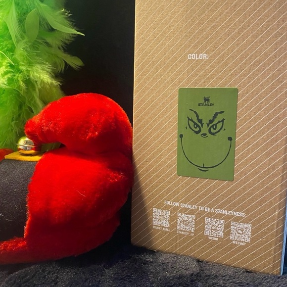 NEW! Grinch Stanley - Picture 6 of 9